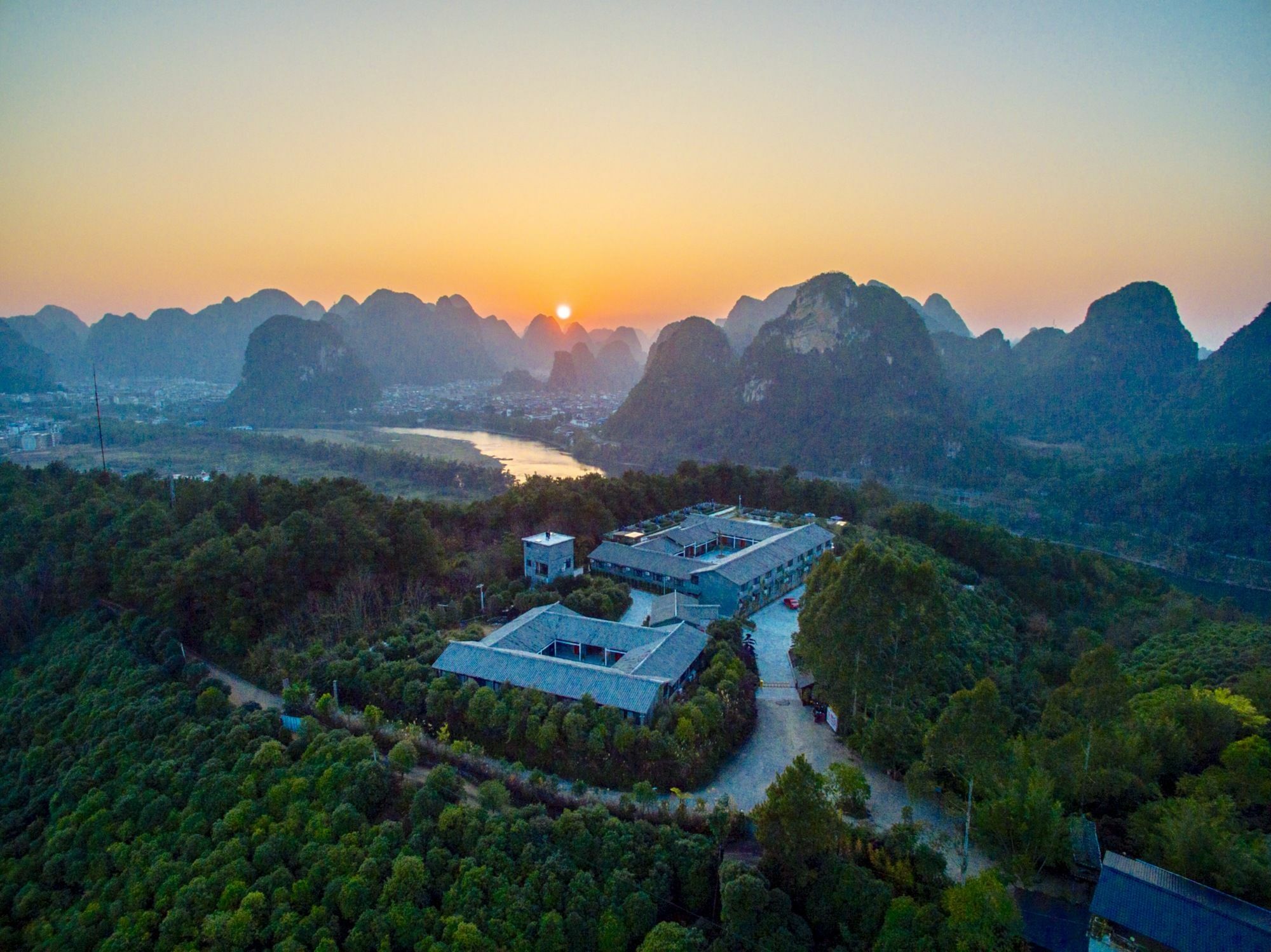 Hotel Yangshuo Mountain Top Retreat Exterior foto